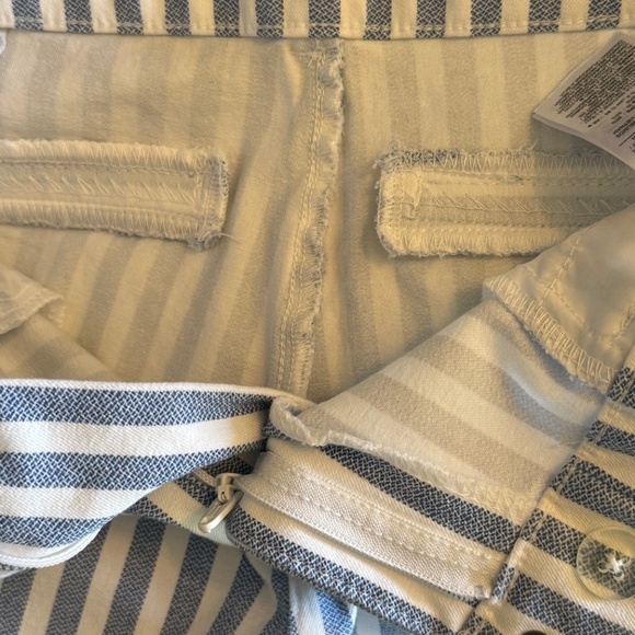 Old Navy Pixie Ankle Pants - Blue & White Striped - Size Women’s 6 - Picture 5 of 7